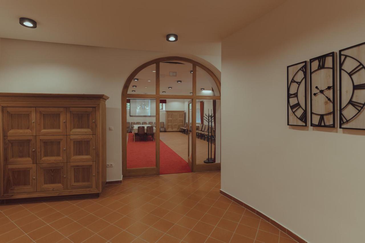 Brigaderos Hotel Brigadir Borsi Exterior photo